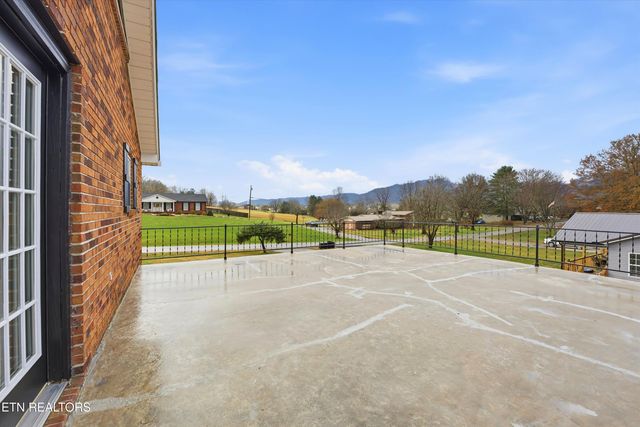 229 Brown Crest Rd, Lafollette, TN 37766