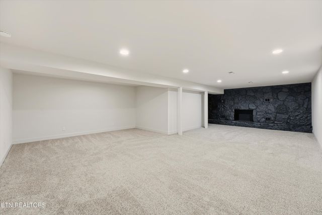 229 Brown Crest Rd, Lafollette, TN 37766