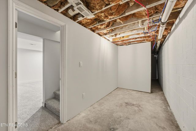 229 Brown Crest Rd, Lafollette, TN 37766