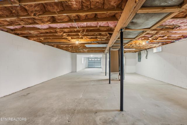 229 Brown Crest Rd, Lafollette, TN 37766