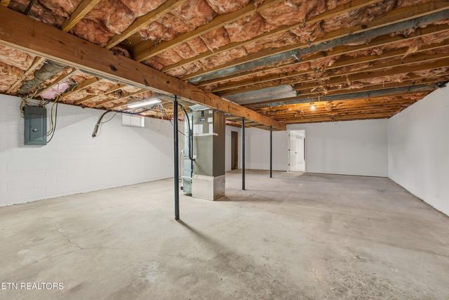 229 Brown Crest Rd, Lafollette, TN 37766