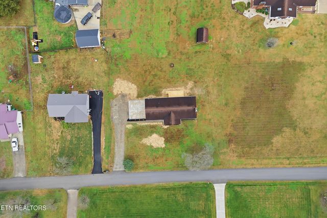 229 Brown Crest Rd, Lafollette, TN 37766