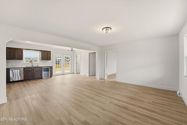 229 Brown Crest Rd, Lafollette, TN 37766