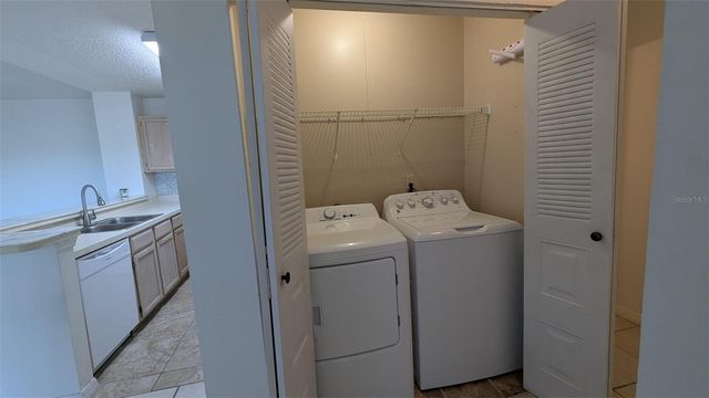 4061 CROCKERS LAKE BOULEVARD 23, Sarasota, FL 34238