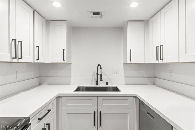 2431 Old Forge Lane 104, Las Vegas, NV 89121