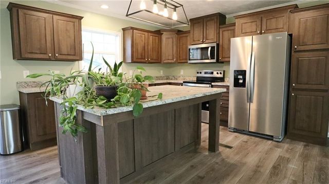 4453 Ennisdale DR, Smithfield, VA 23430