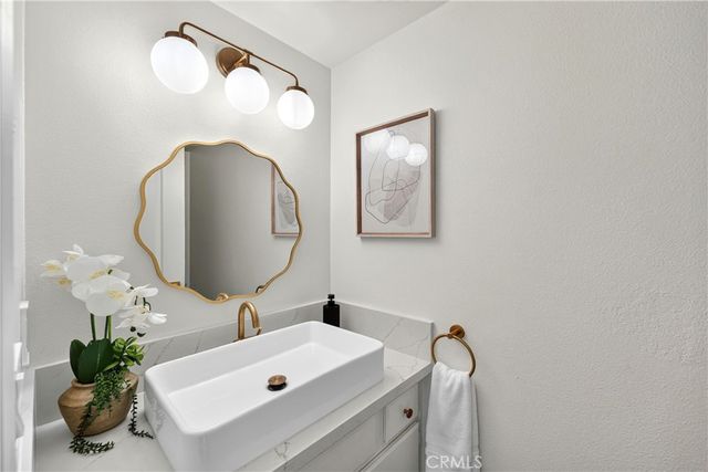 104 Navarre, Irvine, CA 92612