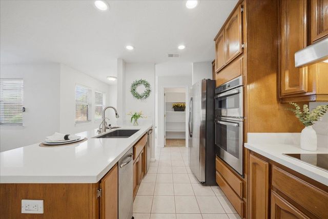2881 Royce Dr, Rescue, CA 95672