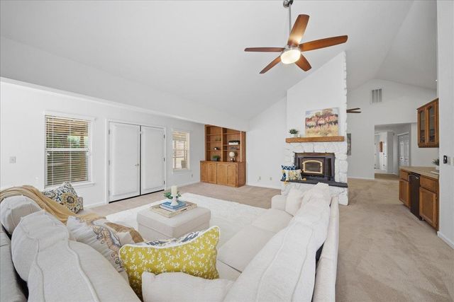 2881 Royce Dr, Rescue, CA 95672