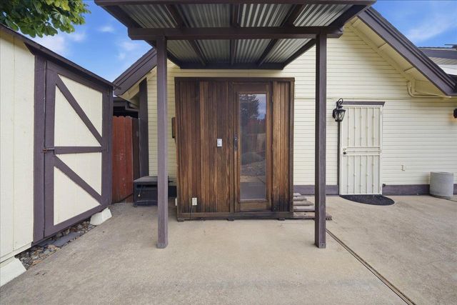 2881 Royce Dr, Rescue, CA 95672