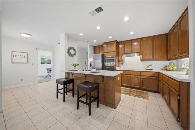 2881 Royce Dr, Rescue, CA 95672