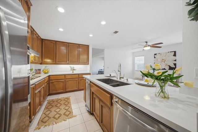 2881 Royce Dr, Rescue, CA 95672