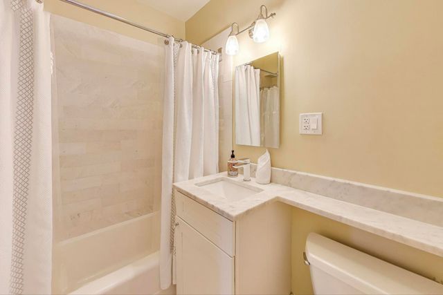 4633 W Grace Street, Chicago, IL 60641