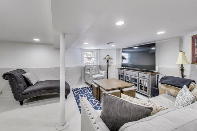 4633 W Grace Street, Chicago, IL 60641