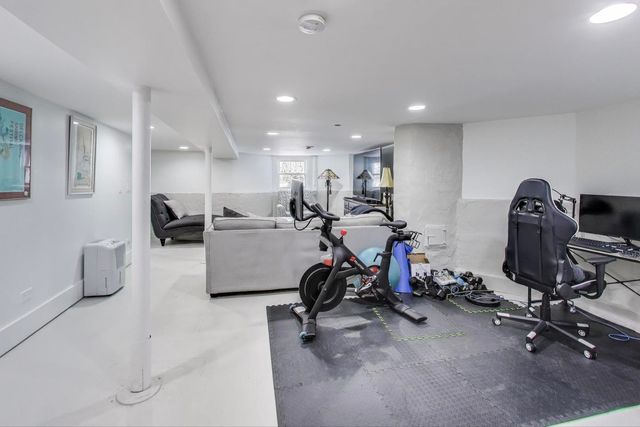 4633 W Grace Street, Chicago, IL 60641