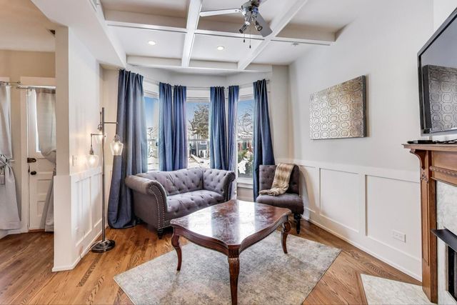 4633 W Grace Street, Chicago, IL 60641