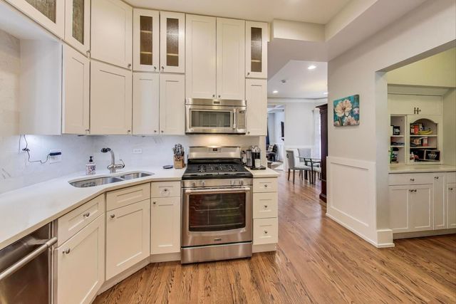 4633 W Grace Street, Chicago, IL 60641