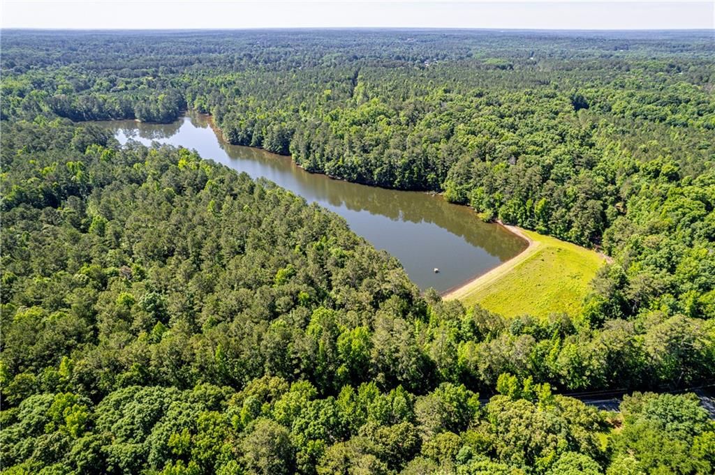 Image 11 of property listing at 460 Honey Creek Road SE, Conyers, GA 30094