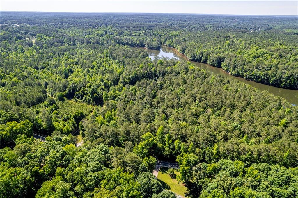 Image 12 of property listing at 460 Honey Creek Road SE, Conyers, GA 30094