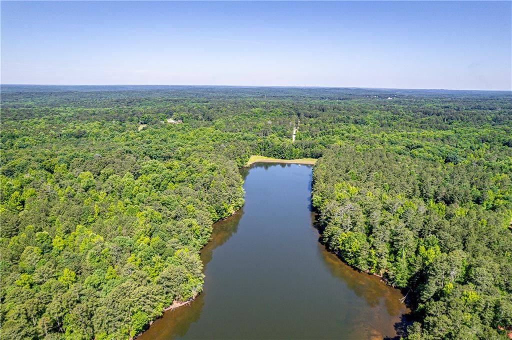 Image 14 of property listing at 460 Honey Creek Road SE, Conyers, GA 30094