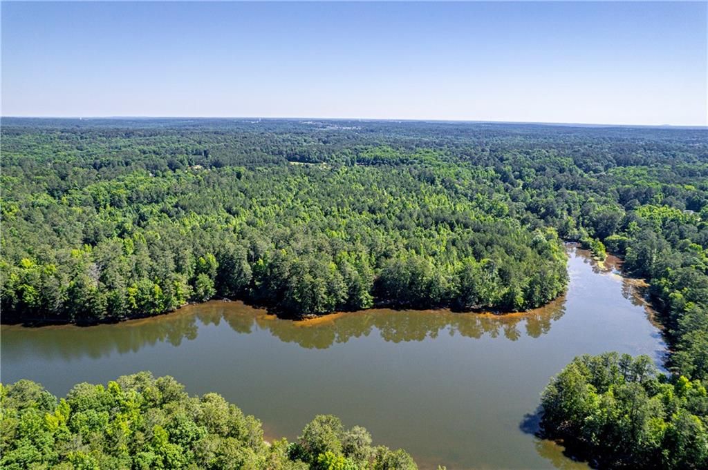 Image 15 of property listing at 460 Honey Creek Road SE, Conyers, GA 30094