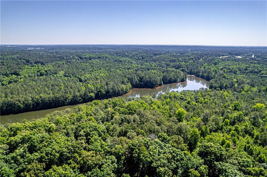 Image 17 of property listing at 460 Honey Creek Road SE, Conyers, GA 30094