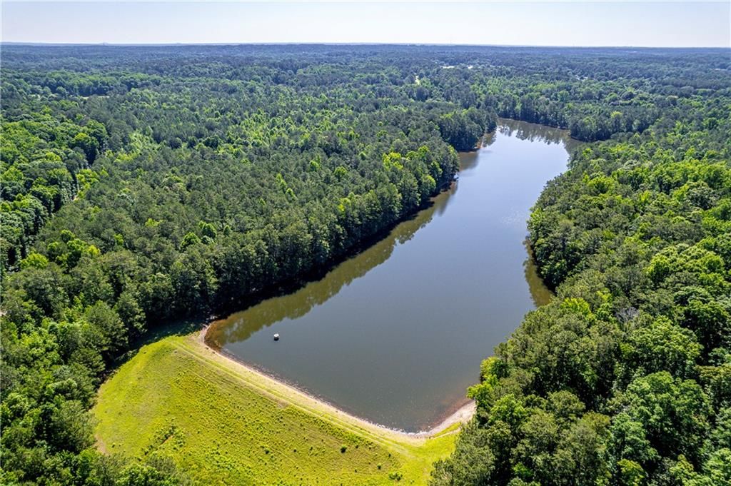 Image 20 of property listing at 460 Honey Creek Road SE, Conyers, GA 30094