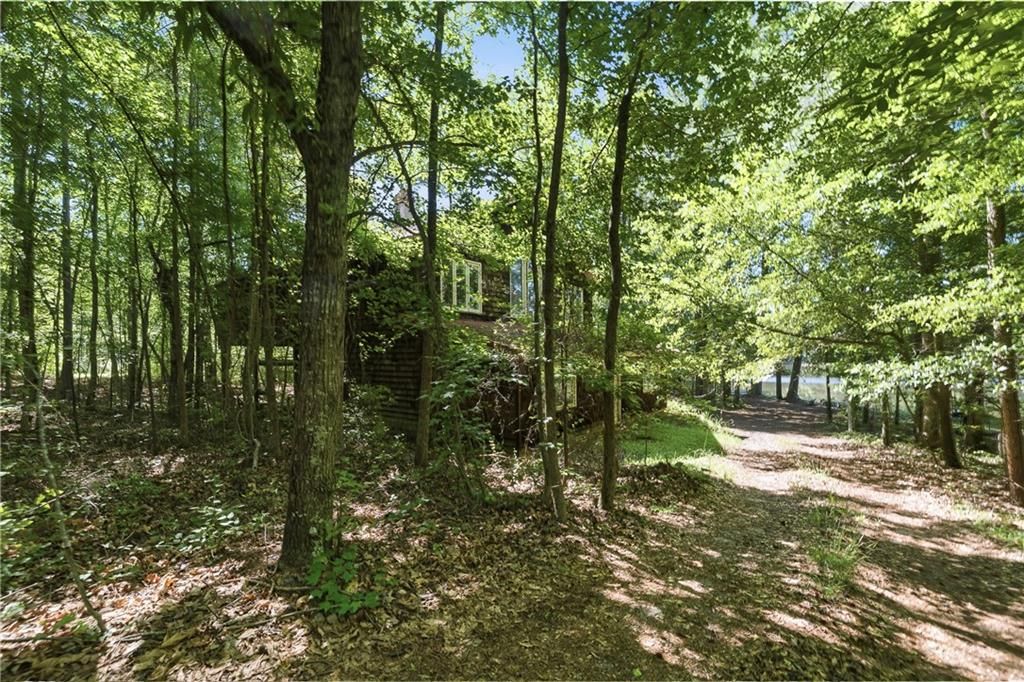 Image 26 of property listing at 460 Honey Creek Road SE, Conyers, GA 30094