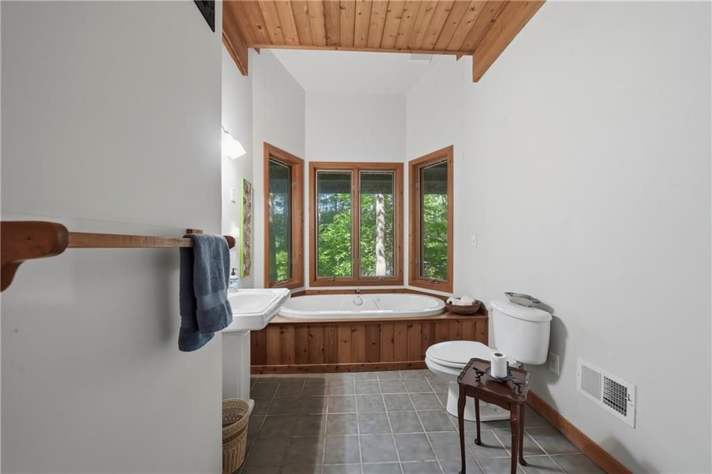 Image 32 of property listing at 460 Honey Creek Road SE, Conyers, GA 30094