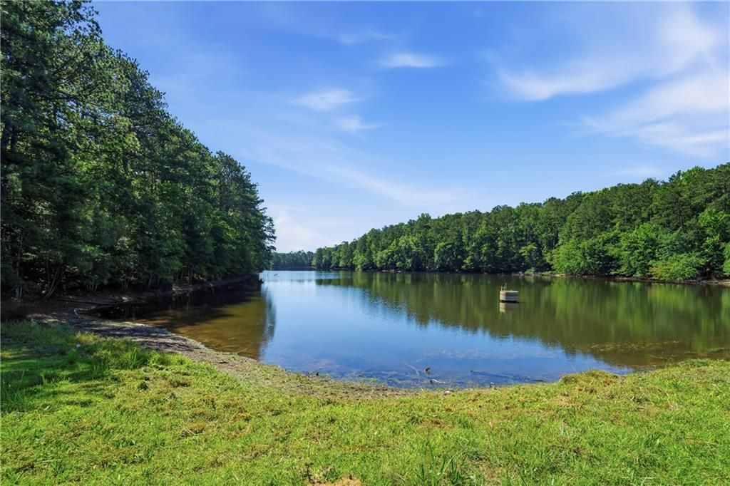 Image 5 of property listing at 460 Honey Creek Road SE, Conyers, GA 30094