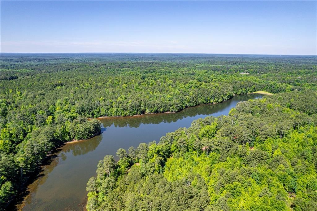 Image 9 of property listing at 460 Honey Creek Road SE, Conyers, GA 30094