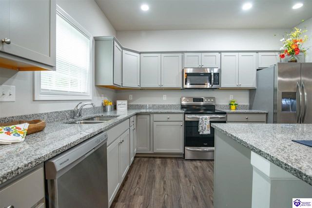 219 N Canterbury Glen Drive, Mount Washington, KY 40047