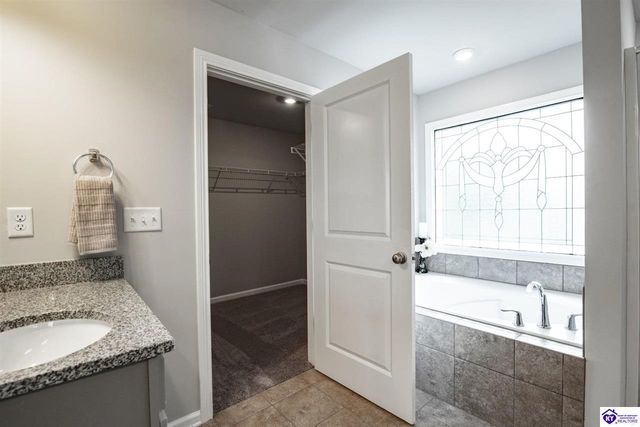 219 N Canterbury Glen Drive, Mount Washington, KY 40047