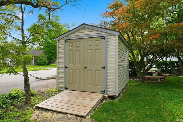 300 S Shady Lane, Muncie, IN 47304