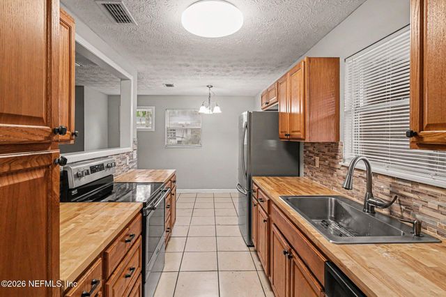 7044 RED ROBIN DRIVE Drive, Jacksonville, FL 32210