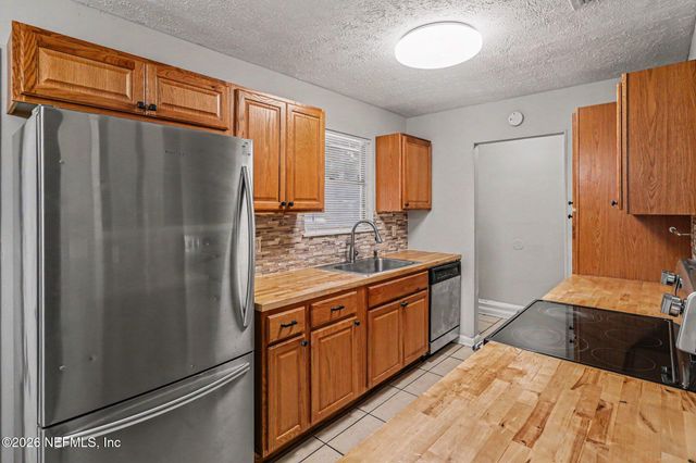 7044 RED ROBIN DRIVE Drive, Jacksonville, FL 32210