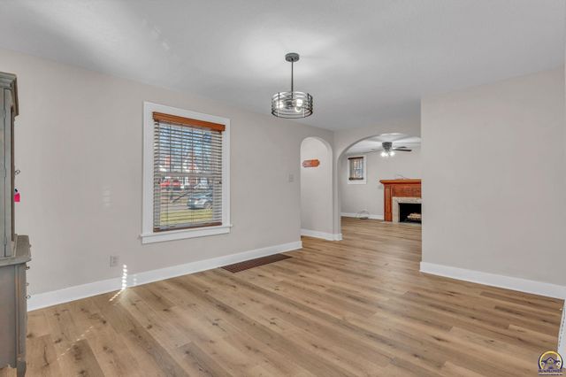 1914 SW Arnold AVE, Topeka, KS 66604