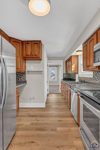 1914 SW Arnold AVE, Topeka, KS 66604