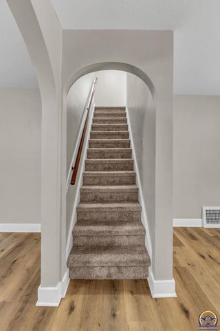 1914 SW Arnold AVE, Topeka, KS 66604