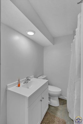 1914 SW Arnold AVE, Topeka, KS 66604