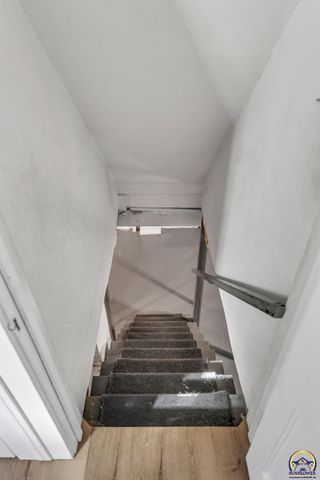 1914 SW Arnold AVE, Topeka, KS 66604