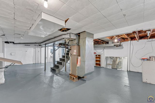 1914 SW Arnold AVE, Topeka, KS 66604