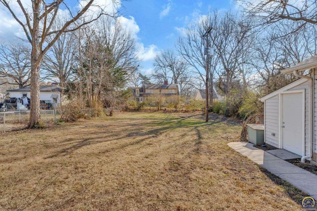 1914 SW Arnold AVE, Topeka, KS 66604