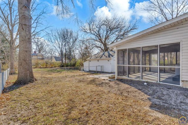 1914 SW Arnold AVE, Topeka, KS 66604