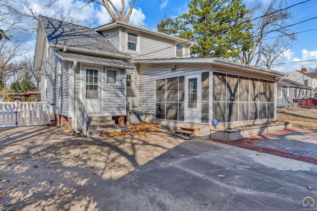 1914 SW Arnold AVE, Topeka, KS 66604