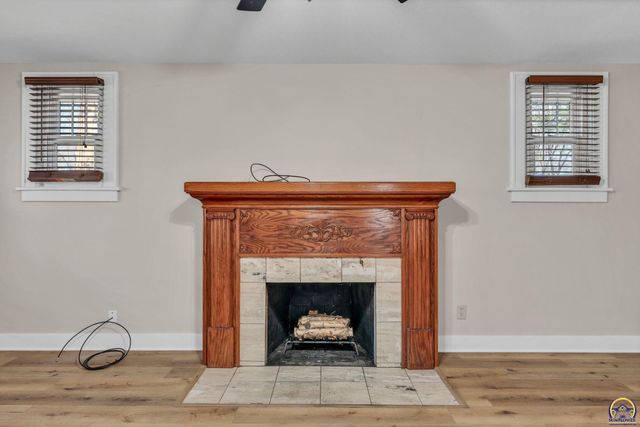 1914 SW Arnold AVE, Topeka, KS 66604