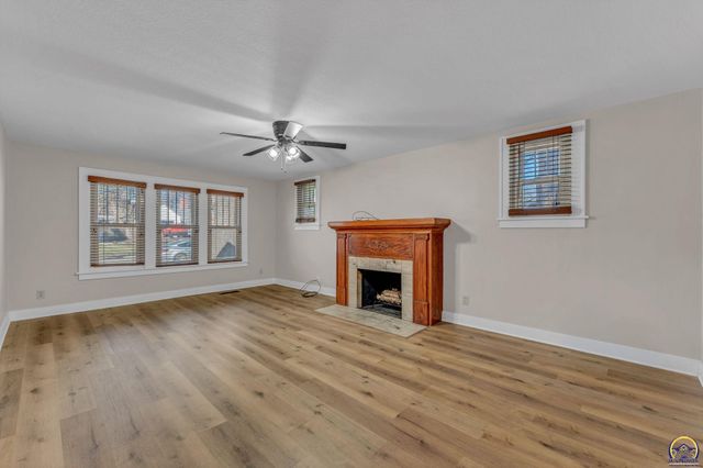 1914 SW Arnold AVE, Topeka, KS 66604