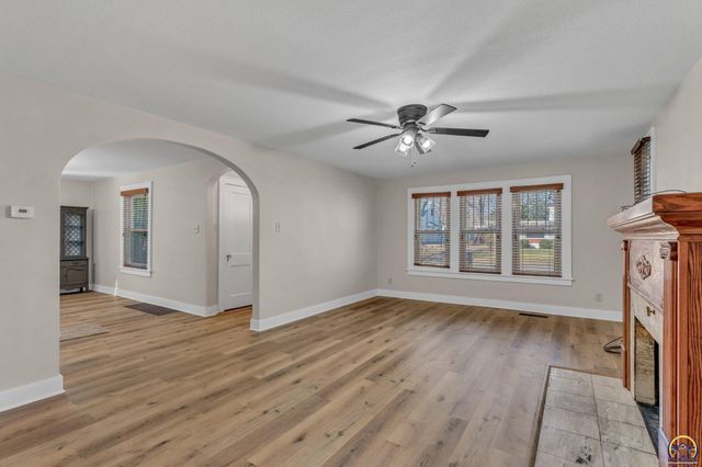 1914 SW Arnold AVE, Topeka, KS 66604