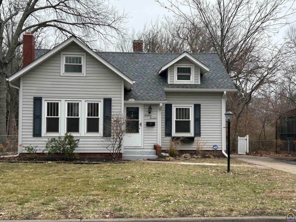 1914 SW Arnold AVE, Topeka, KS 66604