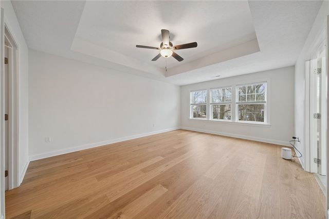 5600 Willow Terrace Dr, Bethel Park, PA 15102